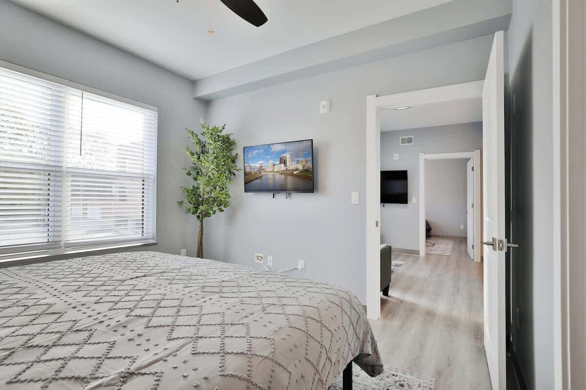 2 habitaciones, tabla de planchar con plancha, wifi y ropa de cama 