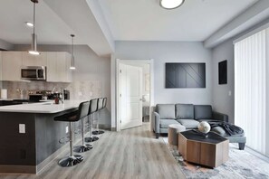 TV, offices - The Columbus Haven-Near OSU & Downtown (Columbus)