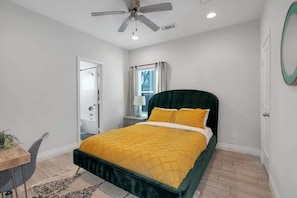 2 bedrooms, iron/ironing board, WiFi, bed sheets - Houston Metro Loft Near Downtown, and NRG (Houston)