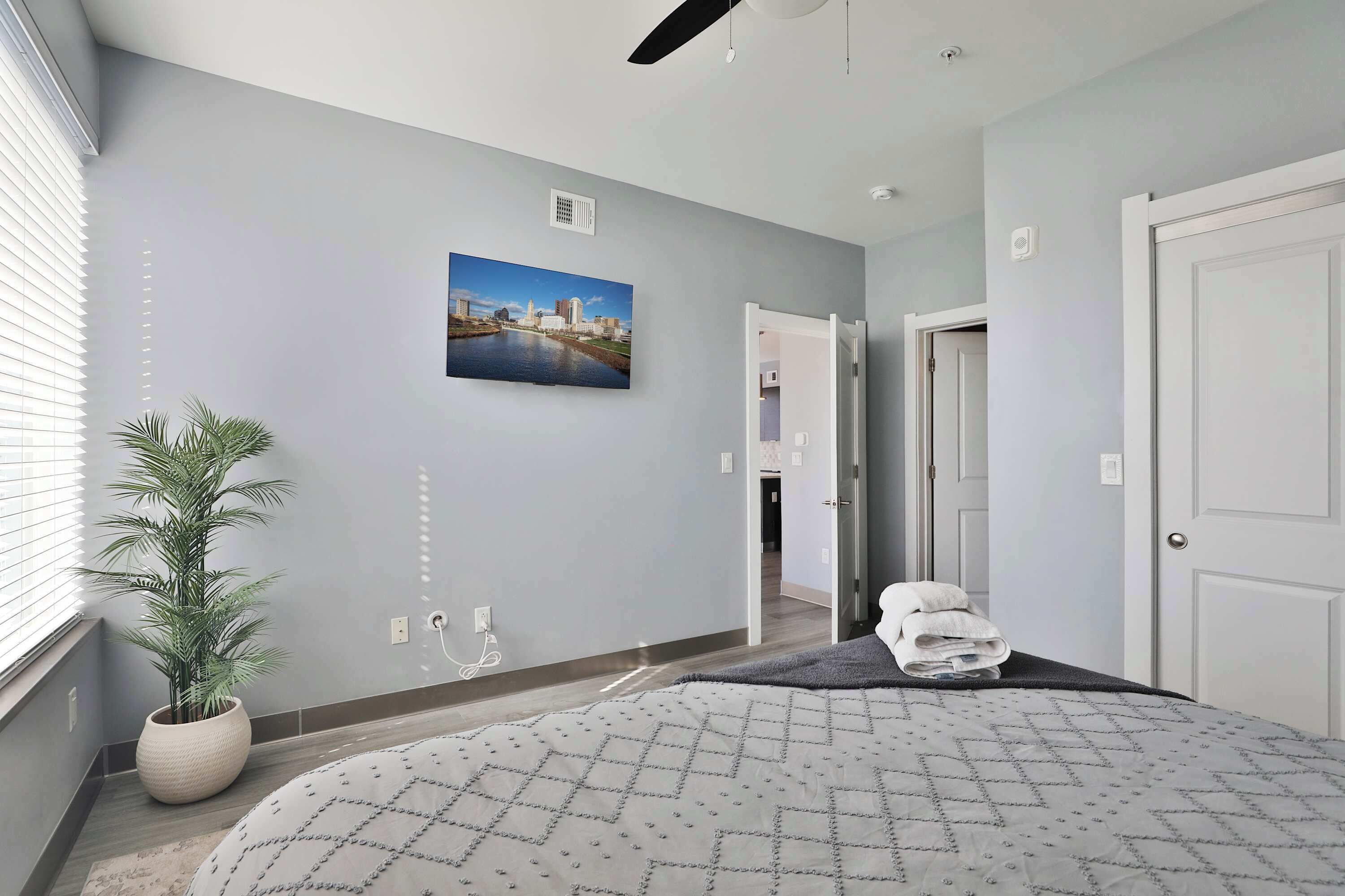 2 habitaciones, tabla de planchar con plancha, wifi y ropa de cama 