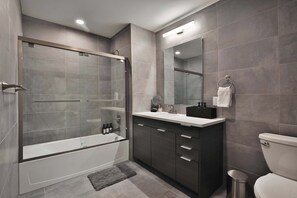 Douche, séchoir à cheveux