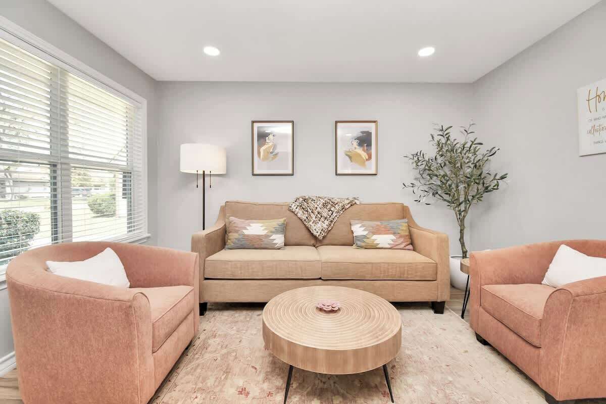 Televisión y oficina 