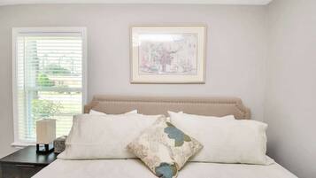 3 habitaciones, tabla de planchar con plancha, wifi y ropa de cama