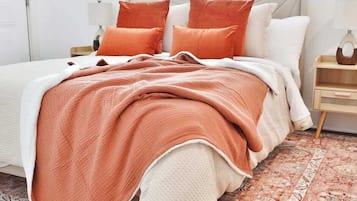 2 bedrooms, iron/ironing board, WiFi, bed sheets