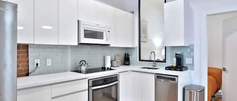 Refrigerador, microondas, horno y parrilla de estufa