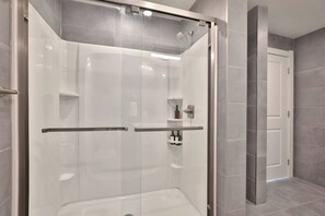 Shower, hair dryer - The South Campus Loft (Columbus)