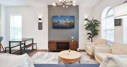 Contemporary Vintage Home (Near Downtown!)