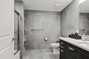 Shower, hair dryer - Modern Luxury in Columbus (Near Downtown & OSU) (Columbus)