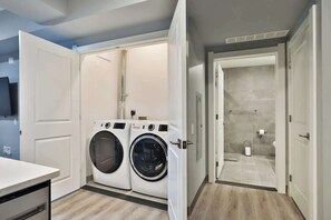 Interior - The Buckeye's Gem Near Downtown & OSU (Columbus)