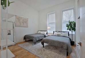 2 slaapkamers, een strijkplank/strijkijzer, wifi, beddengoed