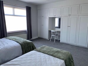 Triple Room, Shared Bathroom | Free WiFi, bed sheets - Cortoon Inn (Cartron)