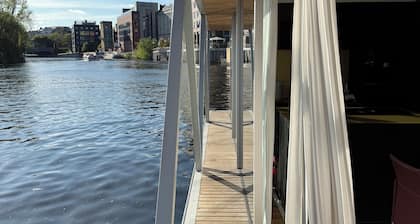 Nido – stilvoll entspannen auf Berlins exklusivstem und naturnahem Hausboot.