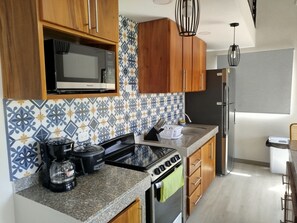 Fridge, microwave, oven, coffee/tea maker