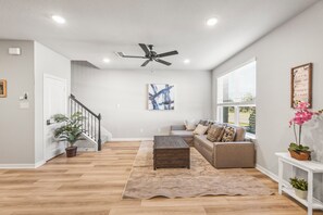 Smart TV - A Modern Townhome Retreat in Sherman — It’s Pure Paradise! (Sherman)