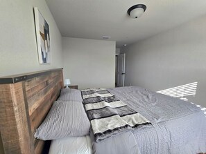 3 bedrooms, iron/ironing board, free WiFi