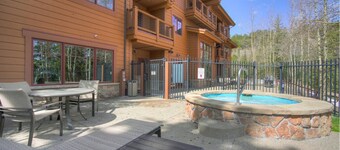 Luxury Corner Condo, Near Gondola & Main St