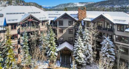Mountain Thunder's Only AC Suite - Gondola, Pool & Main St