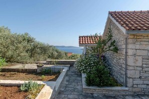 Property grounds - Holiday home with air conditioning and sea view (Vela Luka)