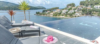 Villa with pool and sea view