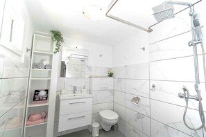 Shower - Holiday home mit Klimaanlage und Terrasse (Vela Luka)