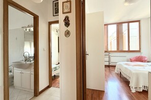 2 bedrooms, bed sheets