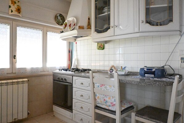 Fridge, oven, dishwasher