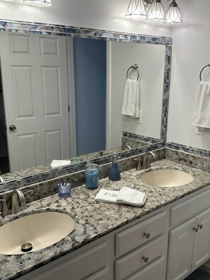 A bathroom with two sinks, a mirror, and a door. - EscapeToSmithLake, EscapeToSmithLake: a tranquil retreat at Duncan Bridge Resort (Jasper)