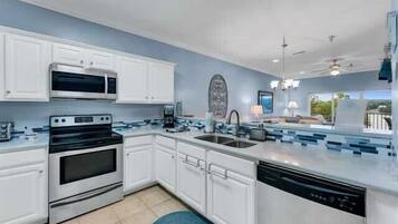 Fridge, microwave, stovetop, dishwasher