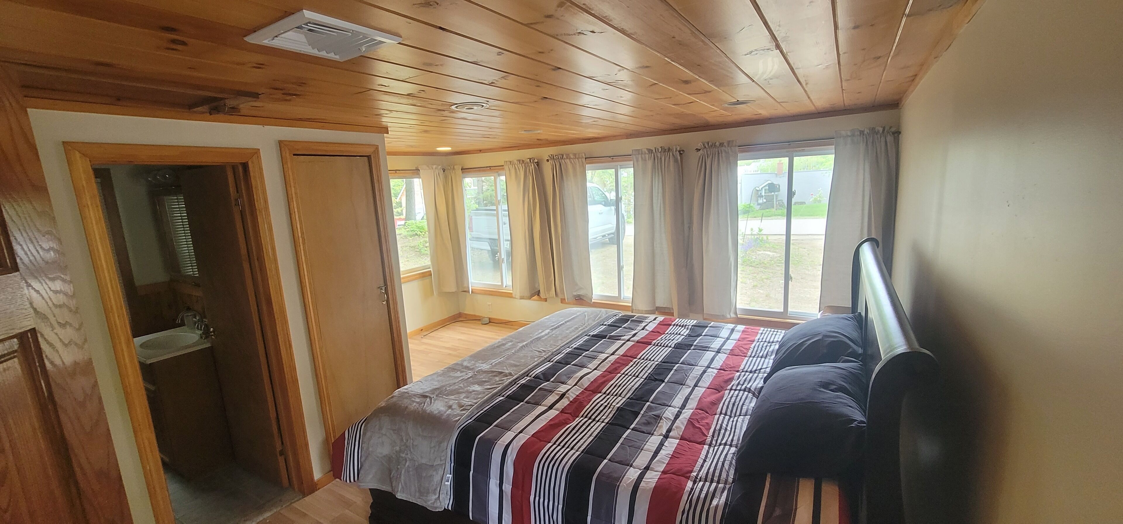 4 habitaciones, tabla de planchar con plancha y wifi gratis 