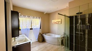 Hair dryer - Villa Dalenassara, 14 pers, piscine chauffée, 2 min plage en voiture (STE LUCIE DE PORTO VECCHIO)