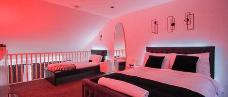 1 slaapkamer, een strijkplank/strijkijzer, gratis wifi, beddengoed