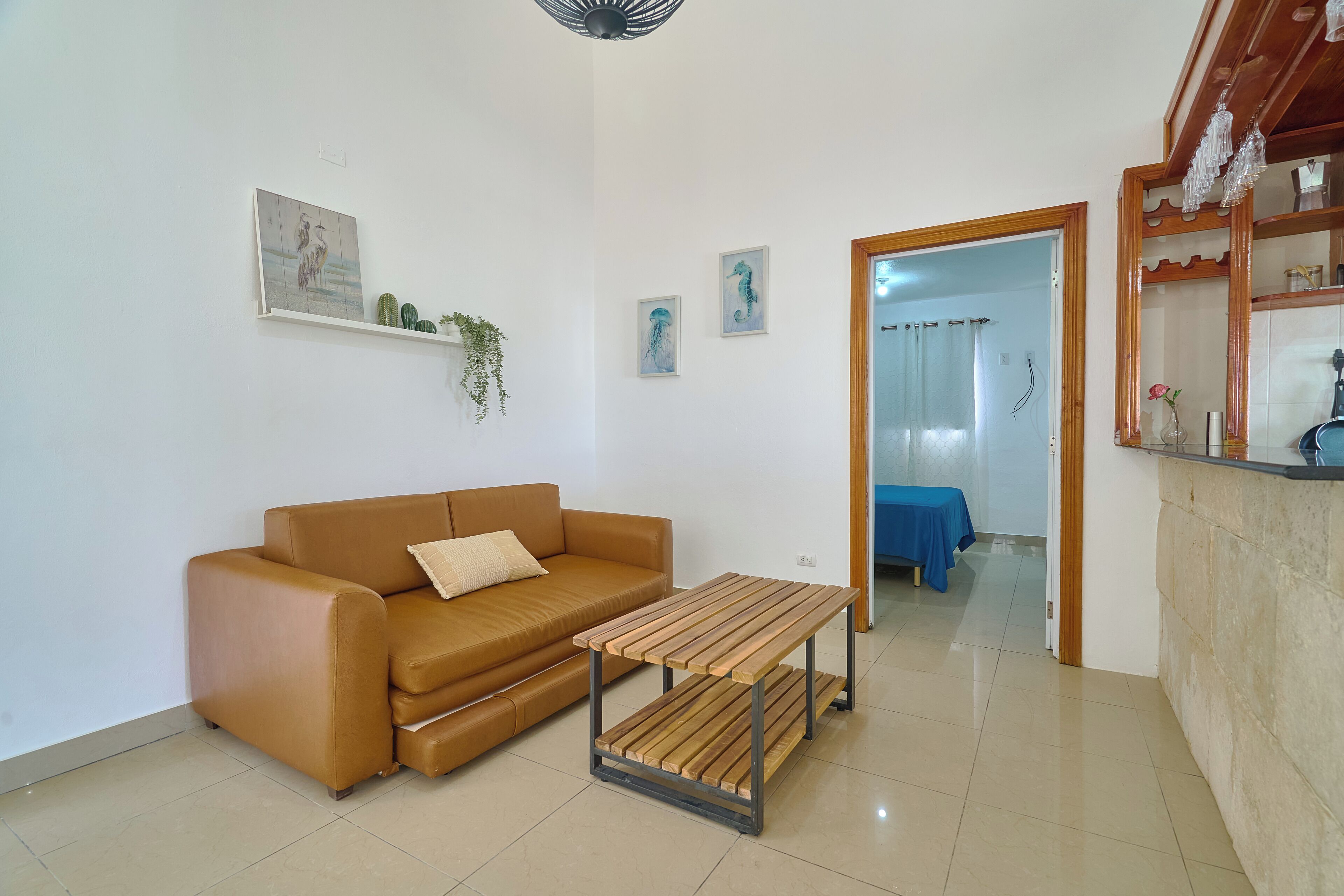 Apartemen Deluks, Bebas Asap Rokok, kamar mandi pribadi | Ruang keluarga | Smart TV 32-inci dengan saluran TV digital dan Netflix