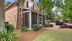 Interior - Golf Cart + Pool Access Near Baytowne & Beach Coral Starfish by Avantstay (Miramar Beach)
