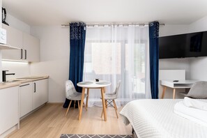 Iron/ironing board, WiFi, bed sheets