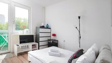 Iron/ironing board, WiFi, bed sheets