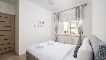 2 bedrooms, iron/ironing board, WiFi, bed sheets