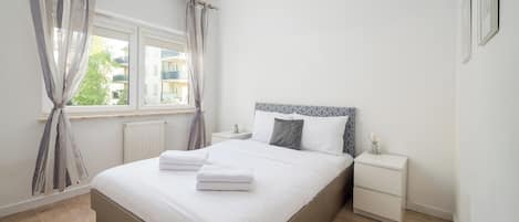 2 bedrooms, iron/ironing board, bed sheets
