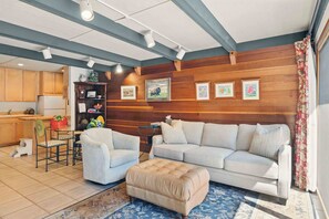 Smart TV, fireplace, books - Creekside Vintage Condo at Warm Springs Base (Ketchum)