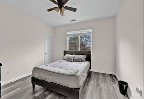 4 bedrooms, WiFi, bed sheets