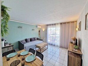 TV - Charming apartment with air conditioning (MARSEILLAN PLAGE)