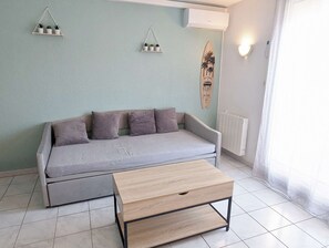 TV - Charming apartment with air conditioning (MARSEILLAN PLAGE)