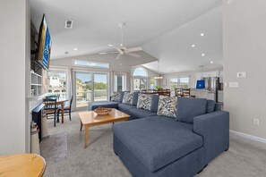 TV, fireplace