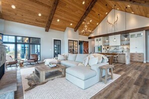 Smart TV, fireplace, books, stereo