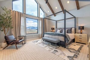 5 bedrooms, desk, iron/ironing board, free WiFi