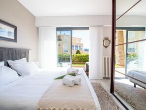 3 chambres, fer et planche à repasser, Wi-Fi, draps fournis