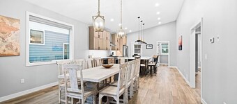 RiverWest "Stones Throw" Chalet - Brand New - Sauna