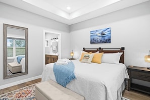 4 bedrooms, desk, iron/ironing board, free WiFi