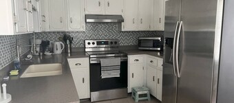 Charming 3-bedroom house in delightful Pensacola with Pool