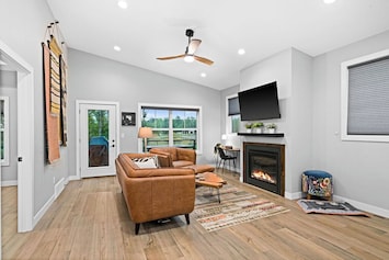 Image de lâhĂ©bergement RiverWest Northwoods-Base Spirit Mtn.- Brand New- Dogs-Sauna-20% off Bike Rentals