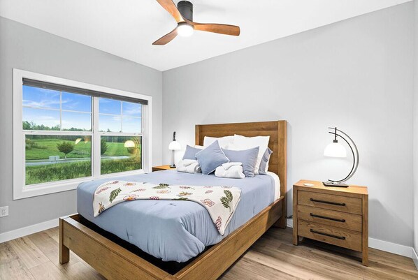 4 chambres, bureau, fer et planche à repasser, accès au Wi-Fi (inclus)